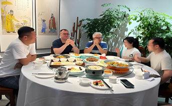 Dinner-with-visiting-clients